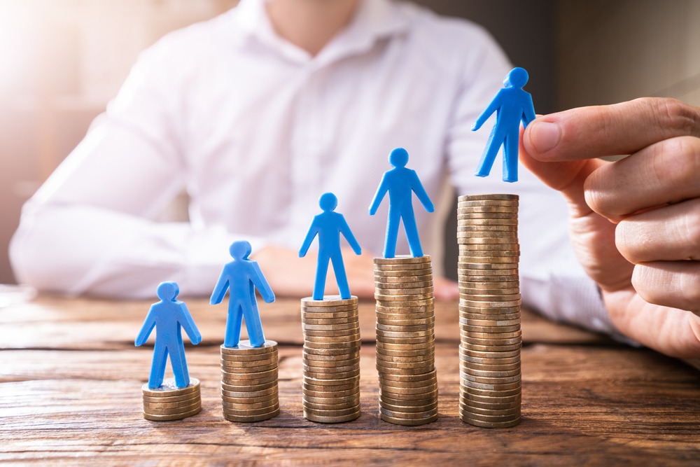 Zaměstnanec odvádí 6,5 % hrubé mzdy na sociální pojištění a 4,5 % na zdravotní pojištění.