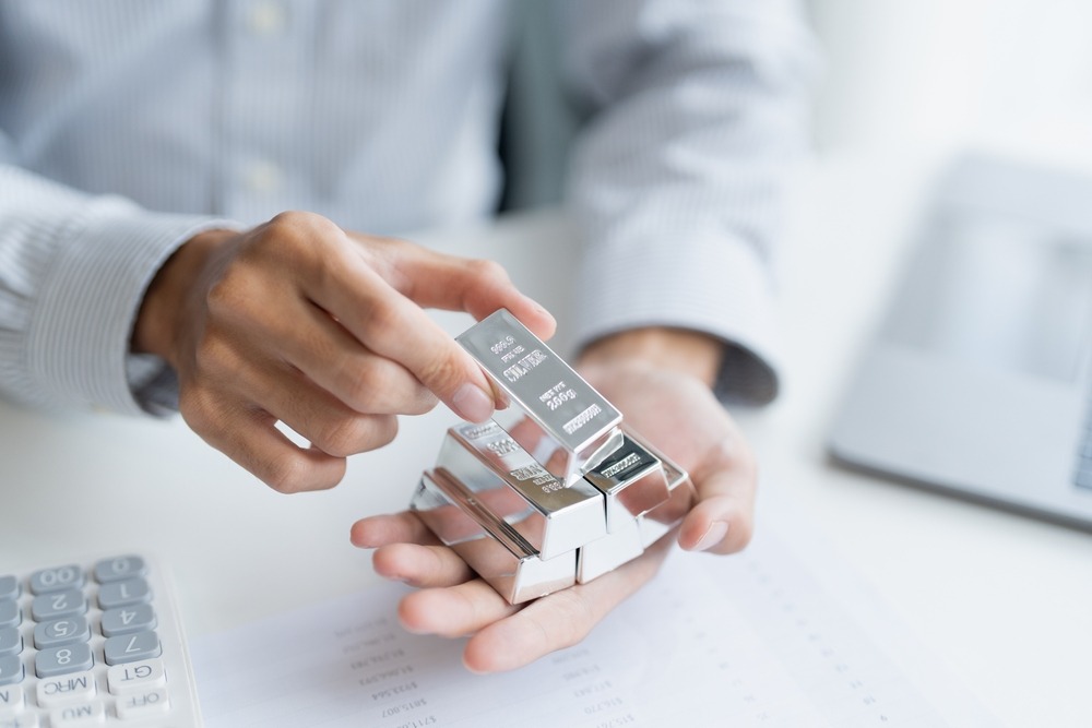 ETF na stříbro šetří starosti s fyzickým skladováním kovu a přitom kopírují jeho hodnotu.