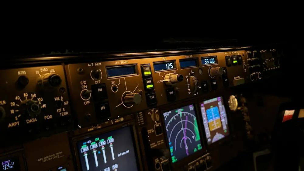 Hodnota akcií Boeingu se významně odvíjí od hospodářského cyklu, konkurence s Airbusem a stability obranných a kosmických zakázek.